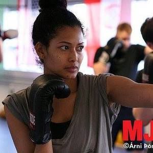 Meet your Posher, Noemi